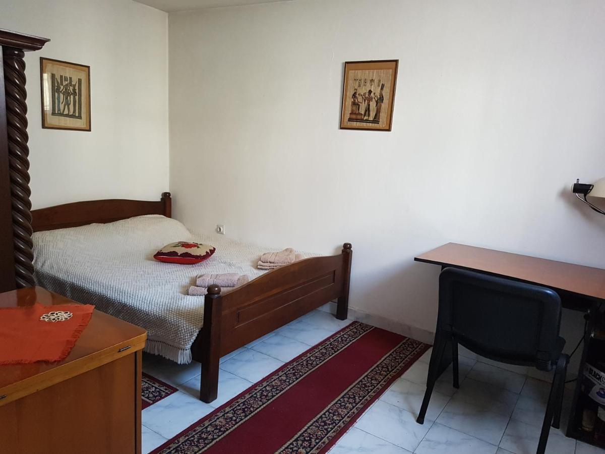 A Modest Place Beograd Eksteriør bilde